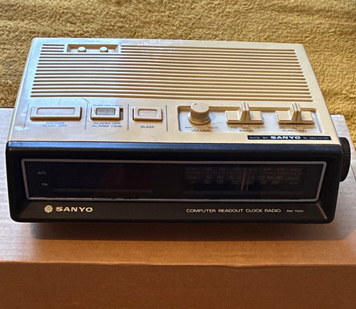 Sanyo 7500 digital clock - digital,